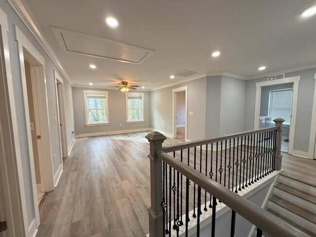 Building Photo - 6810 City View Dr