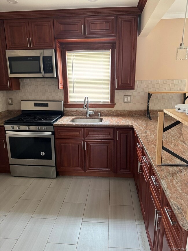 Building Photo - 25 Daisy Ave