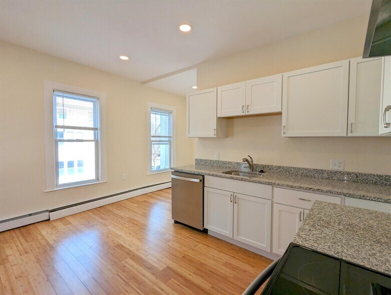 Building Photo - 15 Cameron Ave