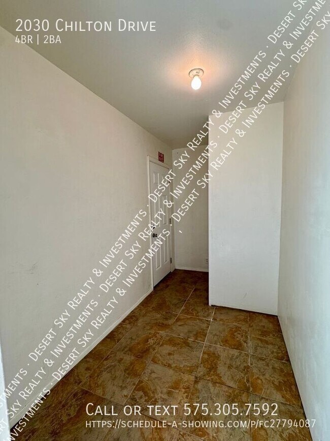 Building Photo - 2030 Chilton Dr