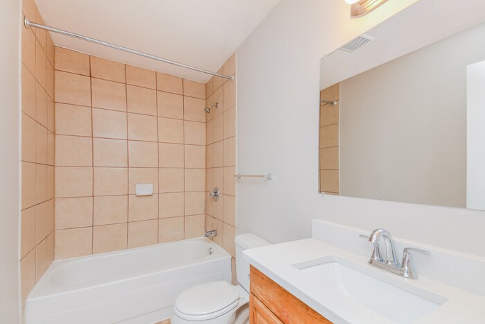 Building Photo - 6205 Magnolia Ln