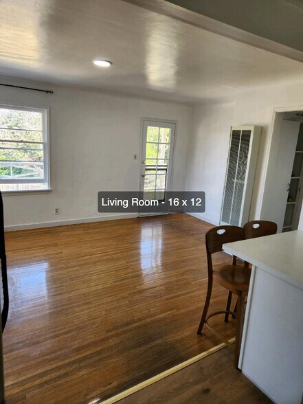 Building Photo - 1147 W 11th St