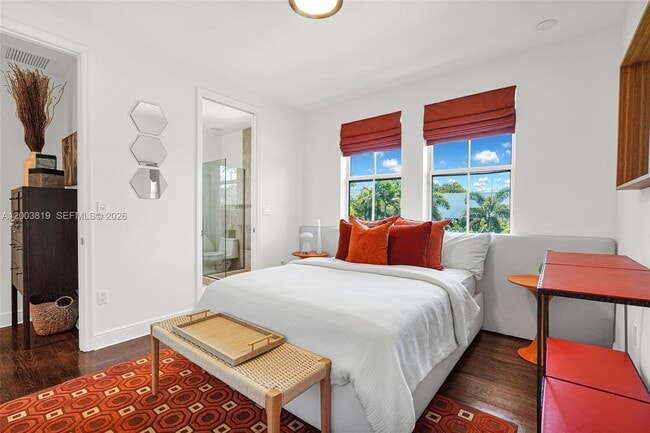 Building Photo - 2143 N Bay Rd