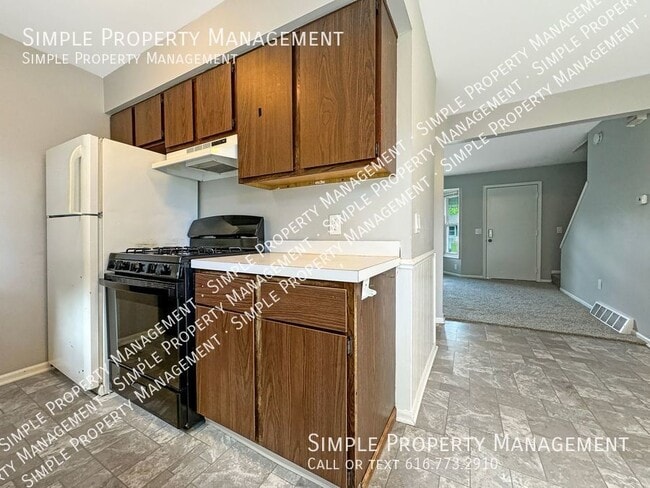 Building Photo - 770 Coleman St SE