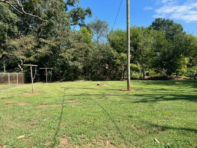 Building Photo - Low Maintenance & Very Affordable Living, Updated 1-BD, 1-BA duplex located in a convenient area ...