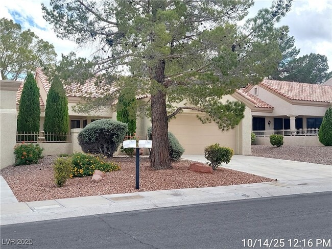 Building Photo - 2636 Highvale Dr