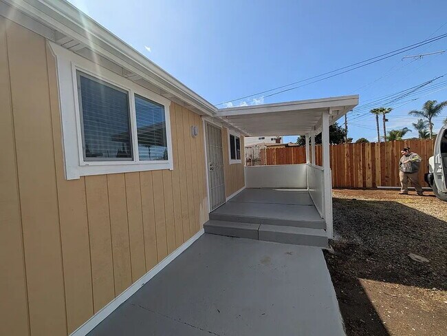 Building Photo - FRESHLY RENOVATED & MOVE-IN READY In South...