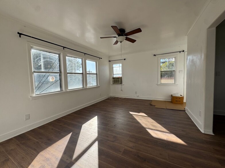 Building Photo - 7009 Fountain Ave