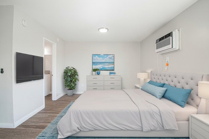 Building Photo - El Paraiso Apts