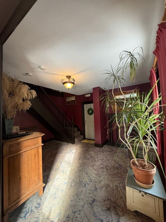 Building Photo - 147 Pearl St