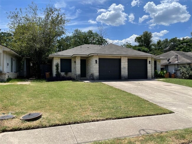Primary Photo - 1239 Armadillo Rd