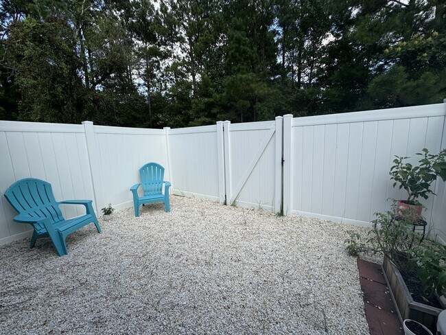 Building Photo - 5006 Banister Loop