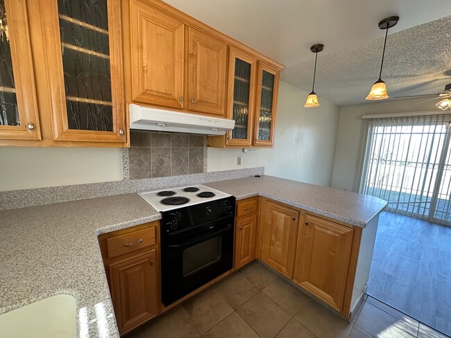 Building Photo - Updated Townhome with River Access and Bea...