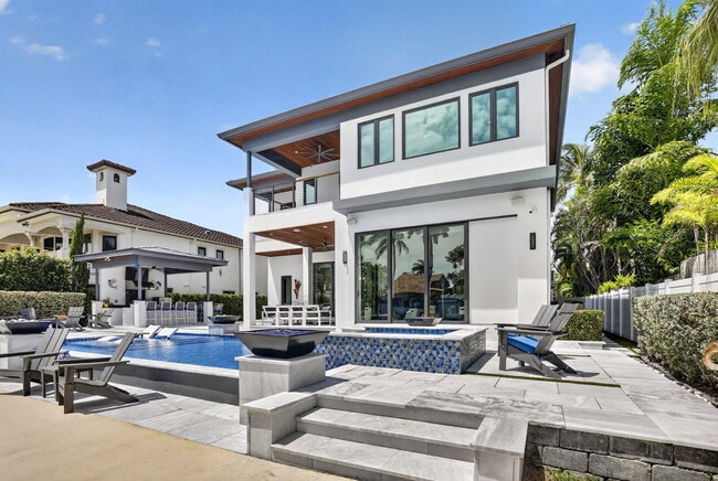 Building Photo - 334 Isle of Capri Dr