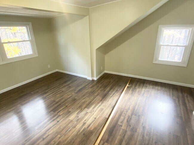 Building Photo - 4-Bedroom, 1 Bath Home on Wooded Lot near Aspirus Hospital