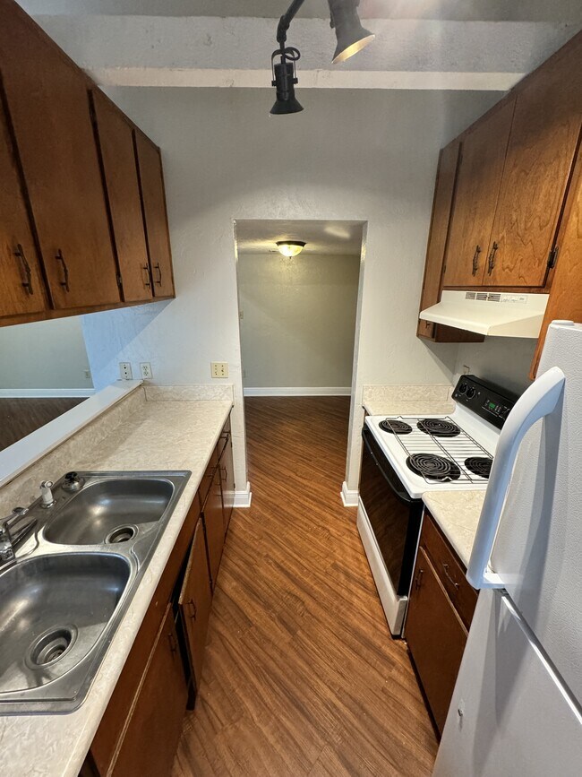 Building Photo - 1211 Stone Green Ct