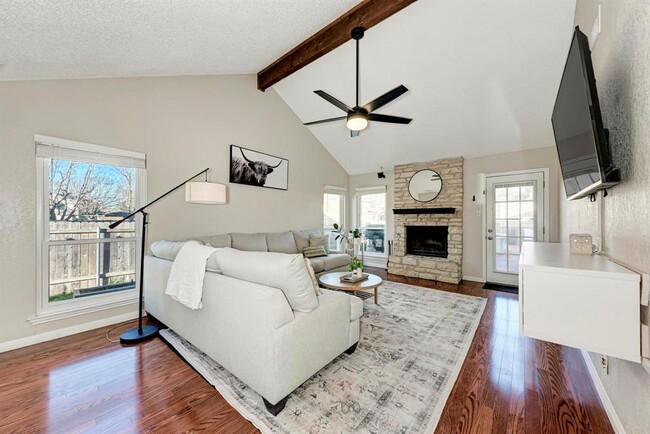 Primary Photo - 3310 Monument Dr