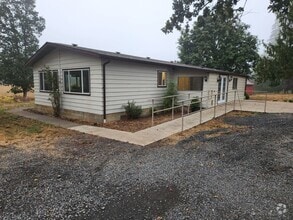 Building Photo - 3bed 2bath House
