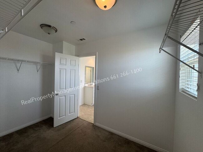 Building Photo - 2817 Goldenrain St