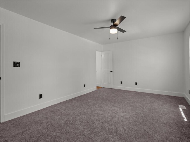 Building Photo - 635 Myrtlewood Cir