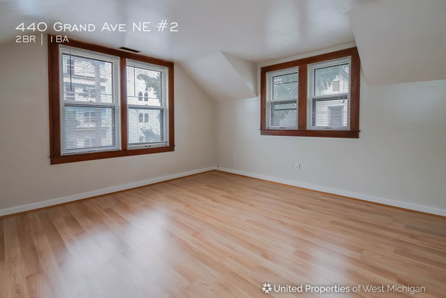 Building Photo - 440 Grand Ave NE