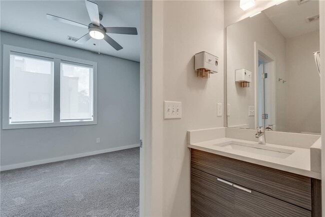 Building Photo - 415 Gartrell St SE