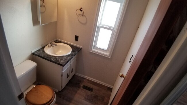 Building Photo - 3 Bed 2 Bath Fully Remodeled Mobile Home w...