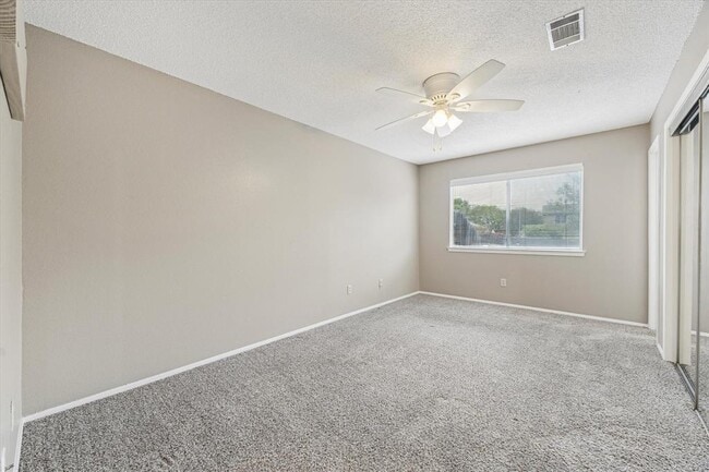 Building Photo - 1015 E Yager Ln