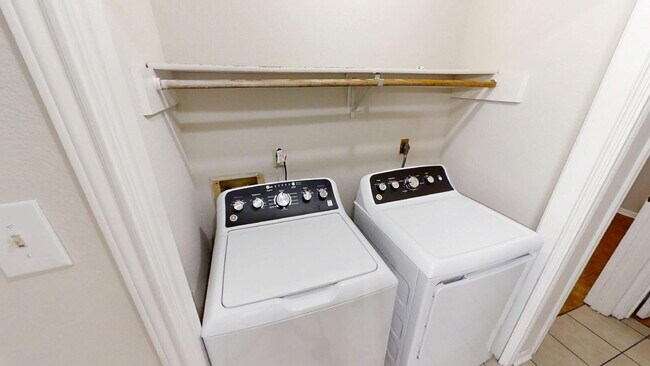 Building Photo - Step into comfort and style with this beautiful 3-bedroom home!