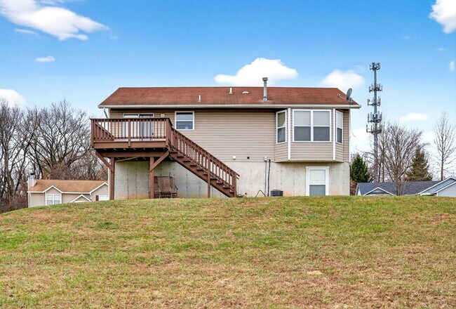 Building Photo - Charming 3 Bedroom with Garage!