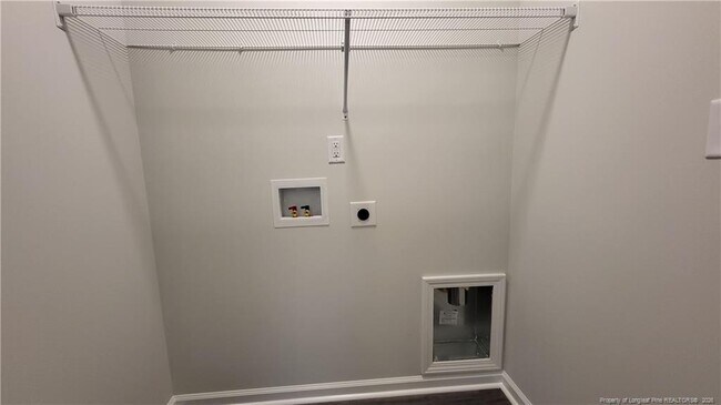 Building Photo - 105 Pineridge Dr