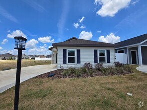 Building Photo - 3 Bedroom 2Bath Home In Country Way Square