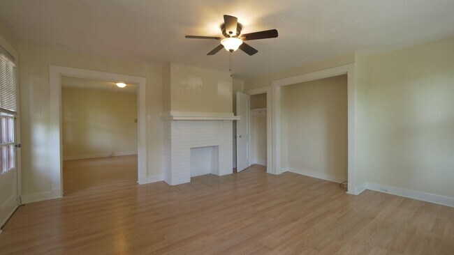 Building Photo - LaCros 145