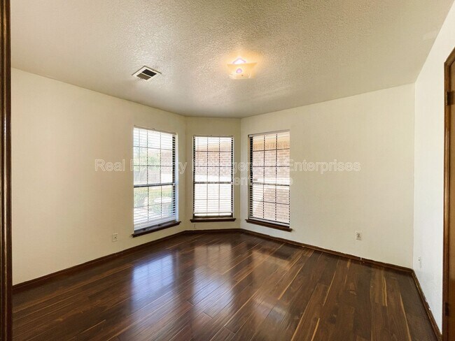 Building Photo - 5804 Republic Dr