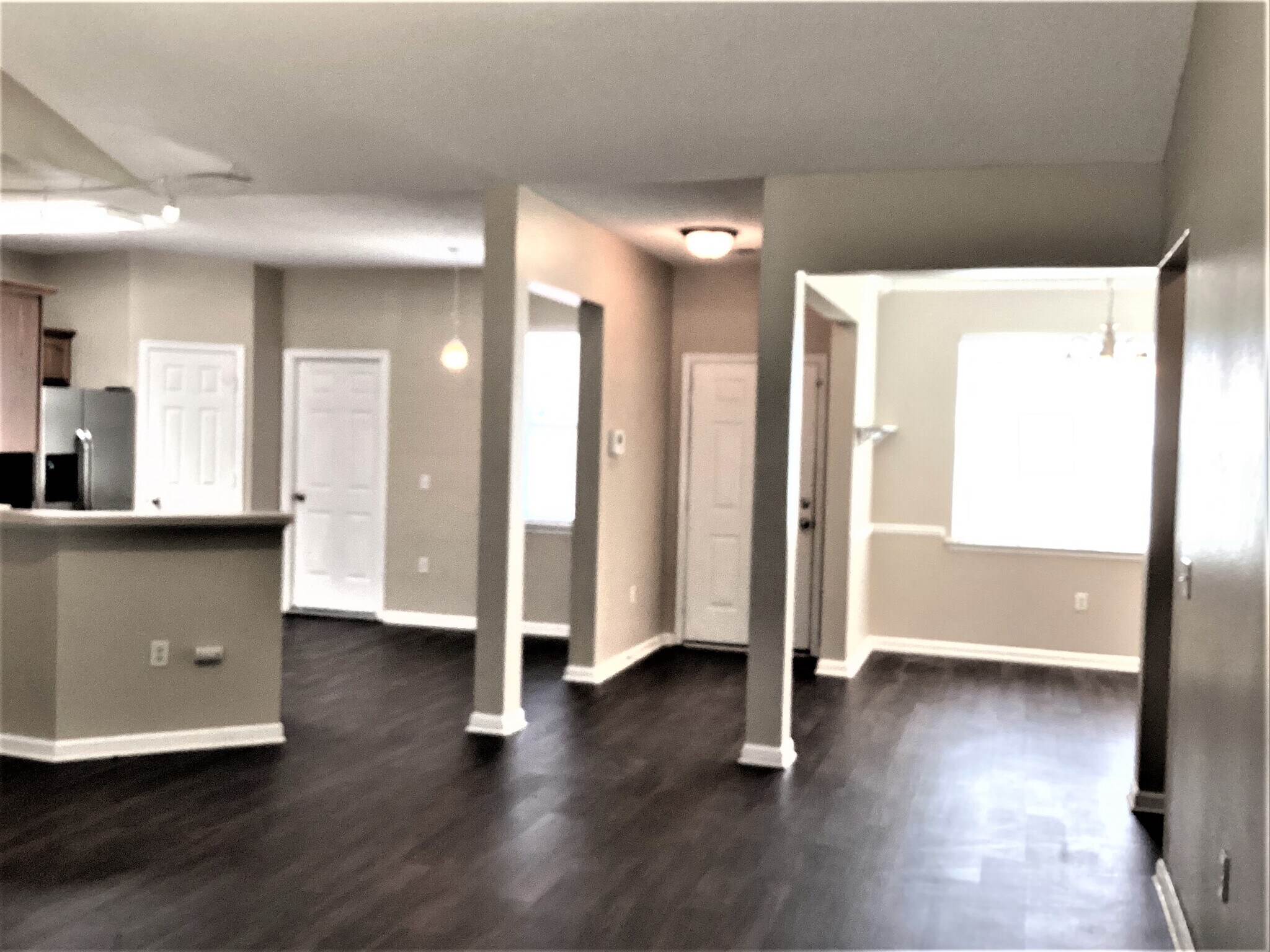 Building Photo - 305 Antigua Dr