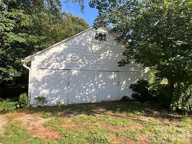 Building Photo - 3820 Freedom Dr