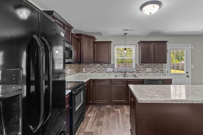 Building Photo - 3 Bed | 2.5 Bath | ~1,536 Sq Ft | Available for Rent