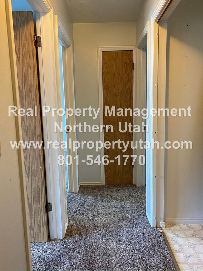 Building Photo - 5 Bedroom Home In West Point Available Now!