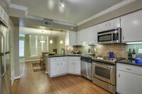 Building Photo - Spacious 2-Bed in Timeless Style!