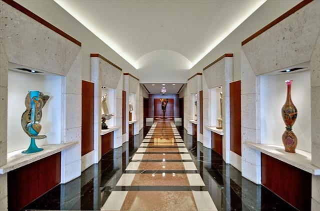 Building Photo - 500 Throckmorton St