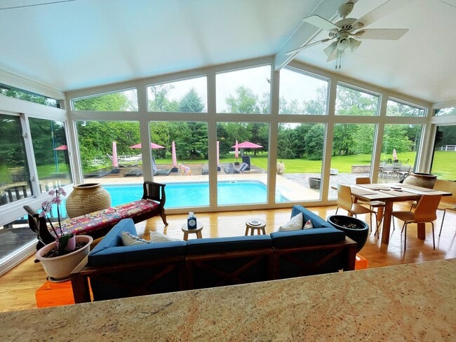 Building Photo - Rare North Potomac Estate With Pool!