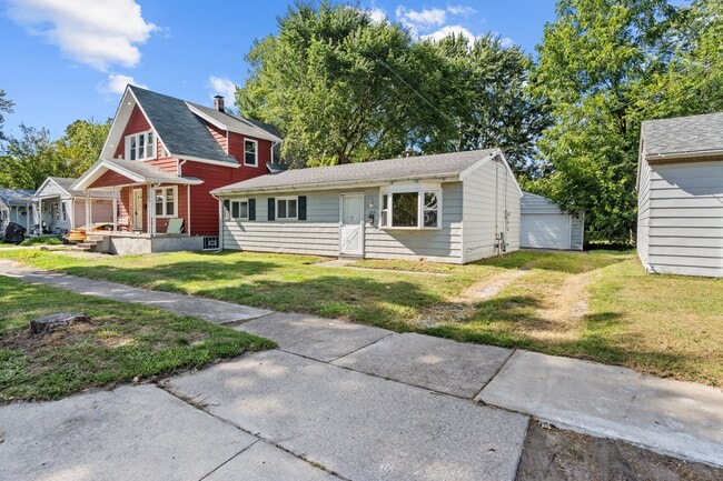 Primary Photo - 2038 Airline Ave