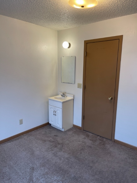 Building Photo - 510 S Van Buren St