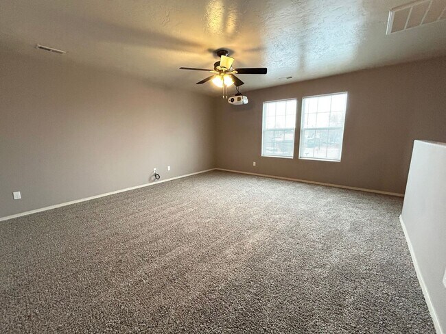 Building Photo - Modern Layout, Private Backyard, Prime Location |3 bed 2.5 bath Home in Nampa