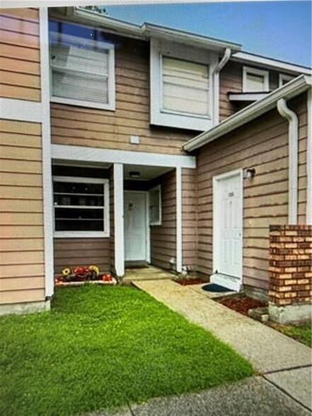 Building Photo - 2425 Oxford Pl