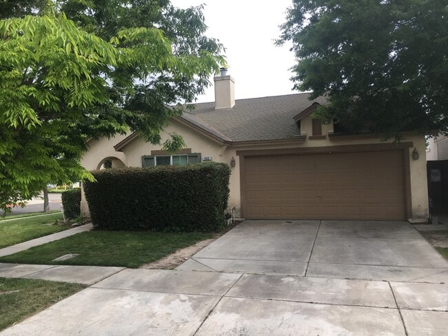 Building Photo - 422 Meandering Way
