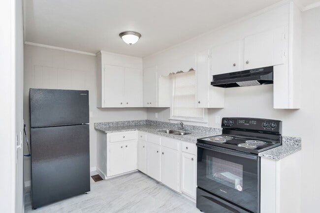 Building Photo - Comfort & Convenience in Northport – 4BR H...