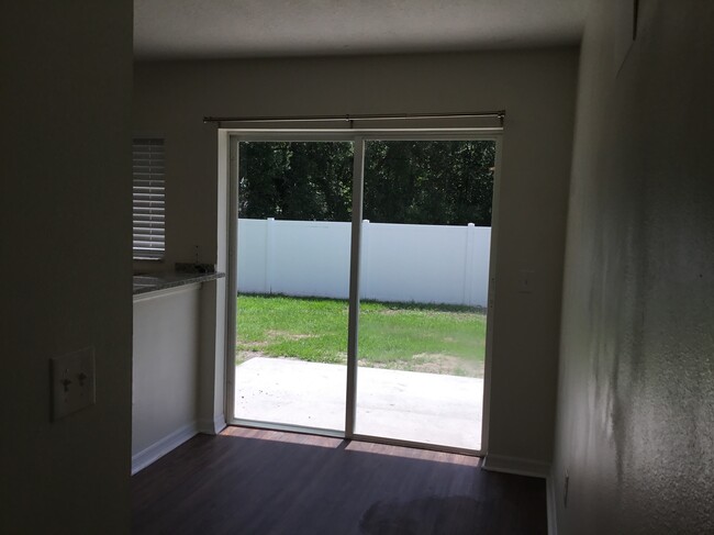 Building Photo - 10225 Summerview Cir