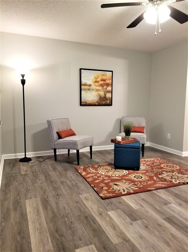 Building Photo - 8 - Hamilton Place