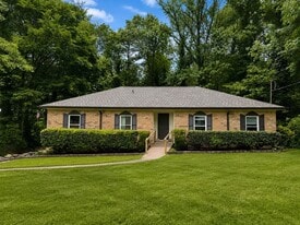 Building Photo - 3541 W Lakeside Dr